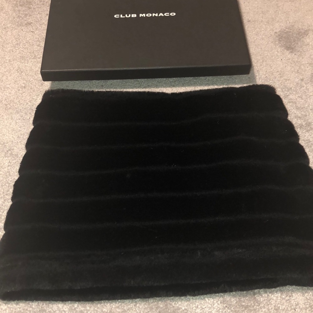 Black turtle neck scarf ( Evangah Snood)